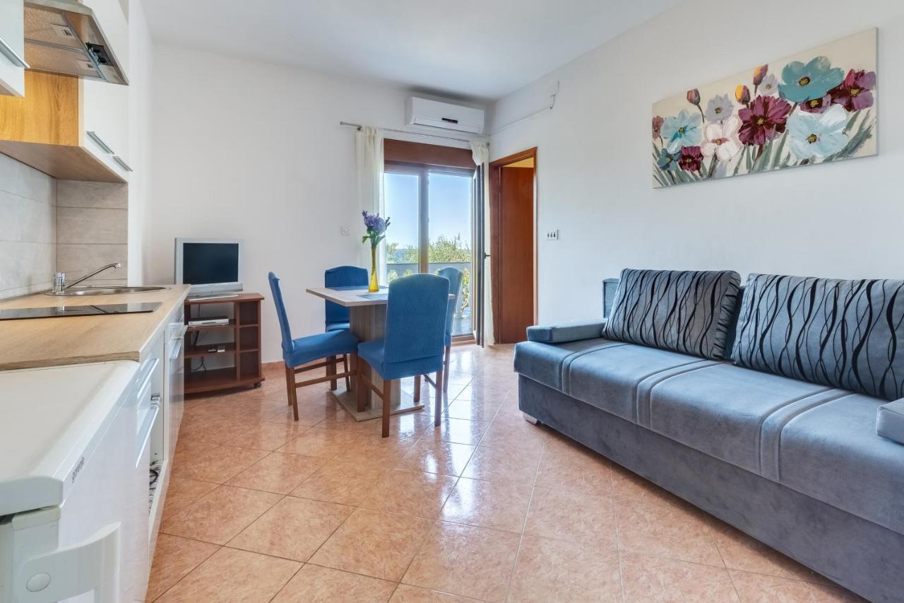 Family Friendly Seaside Apartments Kozino, Zadar - 5756 ペトルチャネ エクステリア 写真