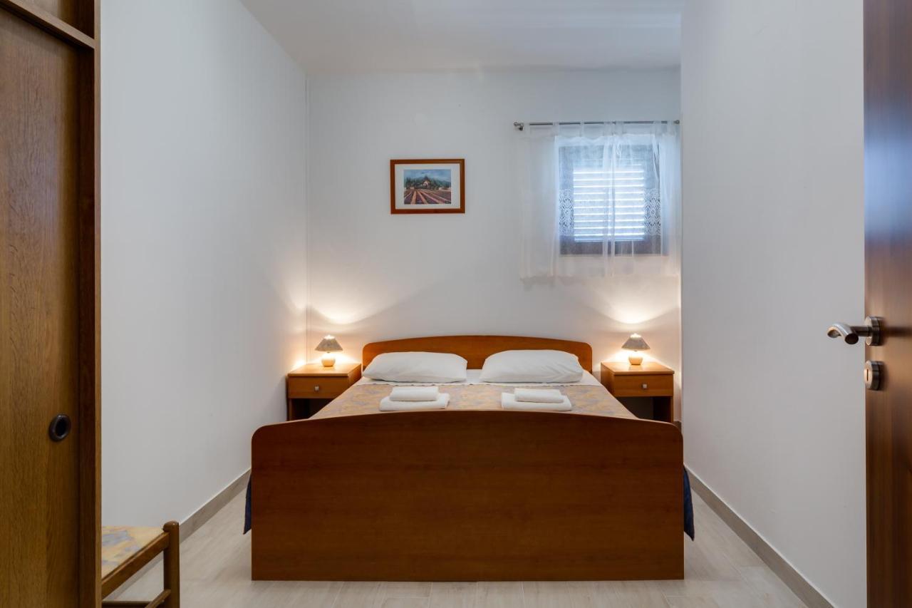 Family Friendly Seaside Apartments Kozino, Zadar - 5756 ペトルチャネ エクステリア 写真