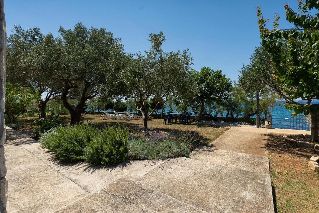 Family Friendly Seaside Apartments Kozino, Zadar - 5756 ペトルチャネ エクステリア 写真