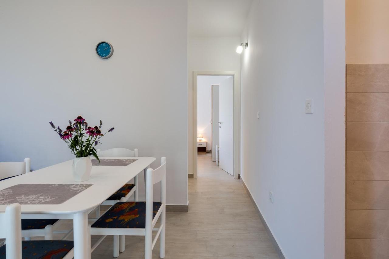 Family Friendly Seaside Apartments Kozino, Zadar - 5756 ペトルチャネ エクステリア 写真