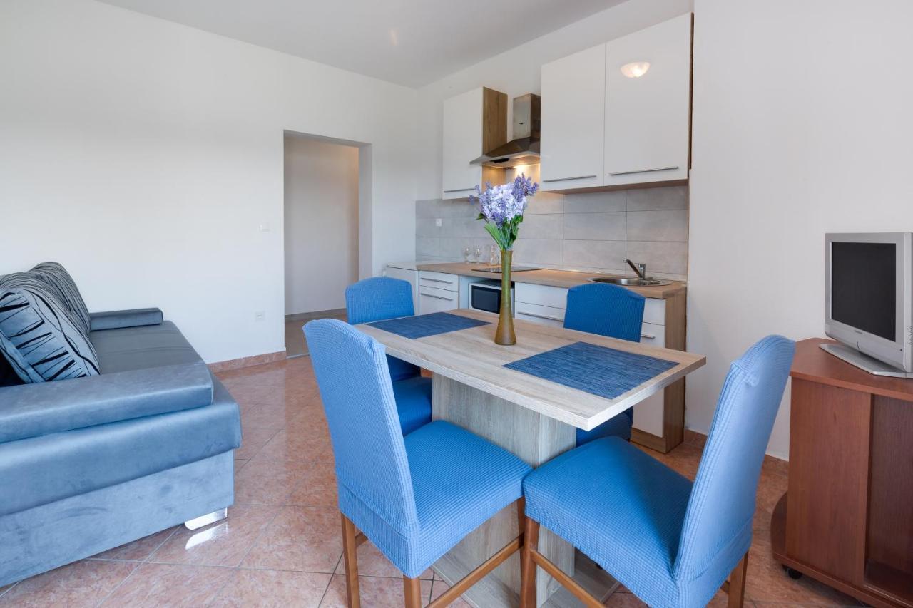 Family Friendly Seaside Apartments Kozino, Zadar - 5756 ペトルチャネ エクステリア 写真