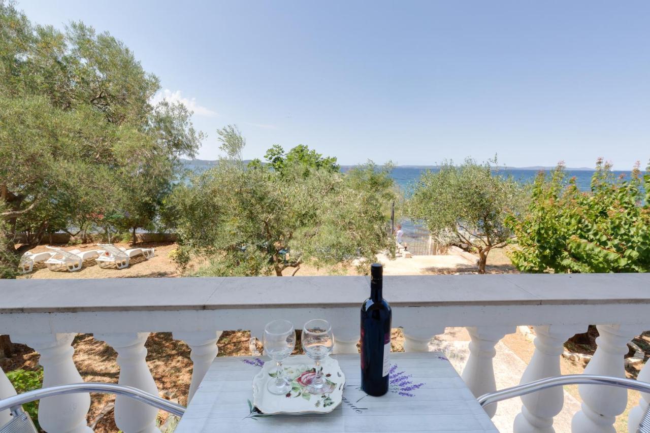 Family Friendly Seaside Apartments Kozino, Zadar - 5756 ペトルチャネ エクステリア 写真