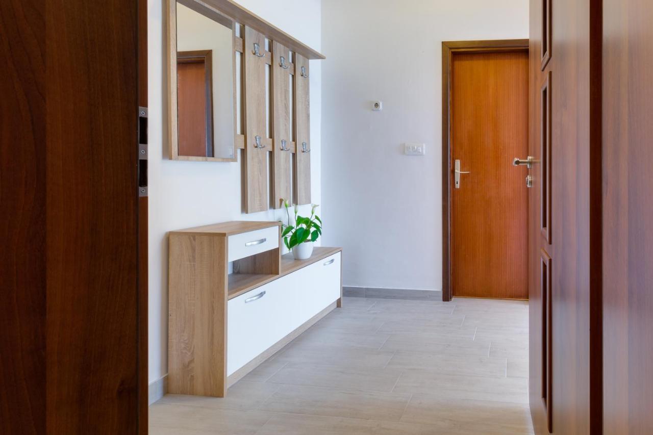 Family Friendly Seaside Apartments Kozino, Zadar - 5756 ペトルチャネ エクステリア 写真
