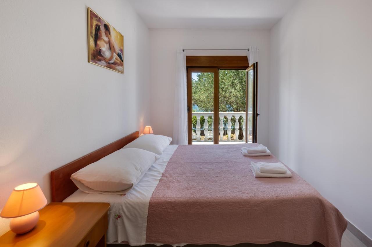 Family Friendly Seaside Apartments Kozino, Zadar - 5756 ペトルチャネ エクステリア 写真
