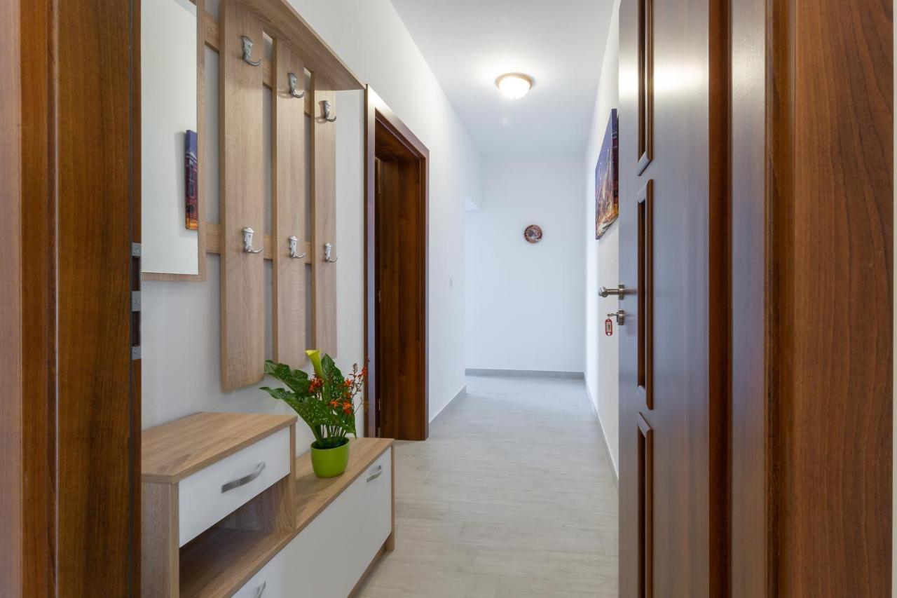 Family Friendly Seaside Apartments Kozino, Zadar - 5756 ペトルチャネ エクステリア 写真