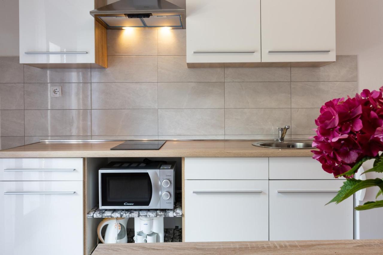 Family Friendly Seaside Apartments Kozino, Zadar - 5756 ペトルチャネ エクステリア 写真
