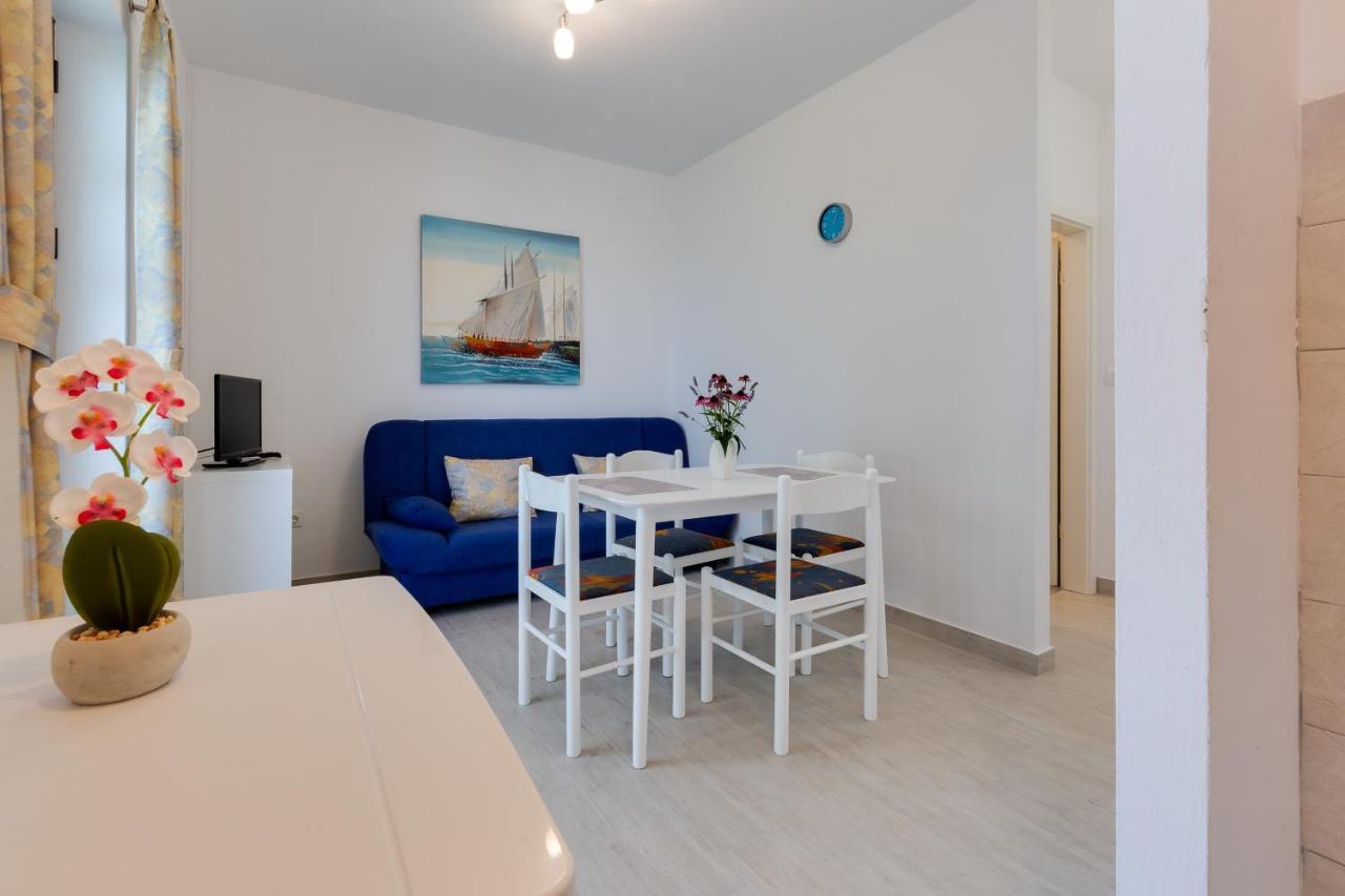 Family Friendly Seaside Apartments Kozino, Zadar - 5756 ペトルチャネ エクステリア 写真